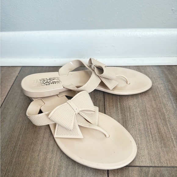 Salvatore Ferragamo Bali Jelly Bow Thong Sandals cream size 7 - Picture 1 of 4